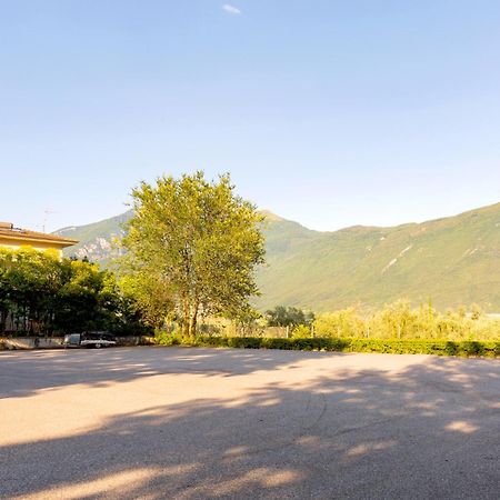 Appartamento Campagnola Mansardato Con Soppalco Riva del Garda Exteriör bild
