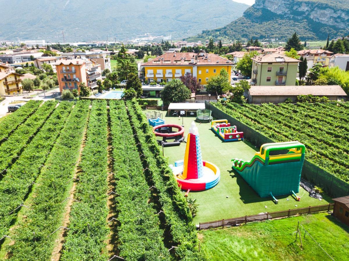 Appartamento Campagnola Mansardato Con Soppalco Riva del Garda Exteriör bild