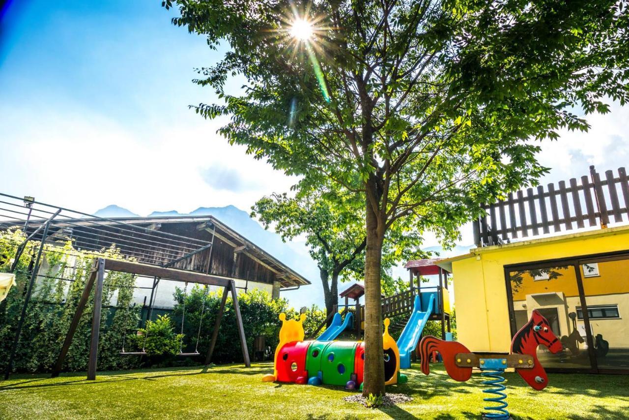 Appartamento Campagnola Mansardato Con Soppalco Riva del Garda Exteriör bild