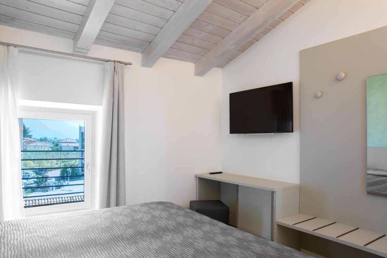 Appartamento Campagnola Mansardato Con Soppalco Riva del Garda Exteriör bild