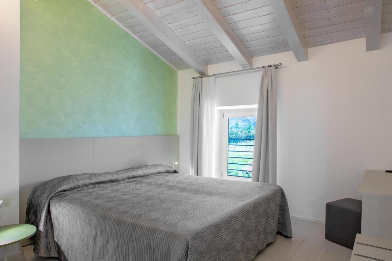 Appartamento Campagnola Mansardato Con Soppalco Riva del Garda Exteriör bild