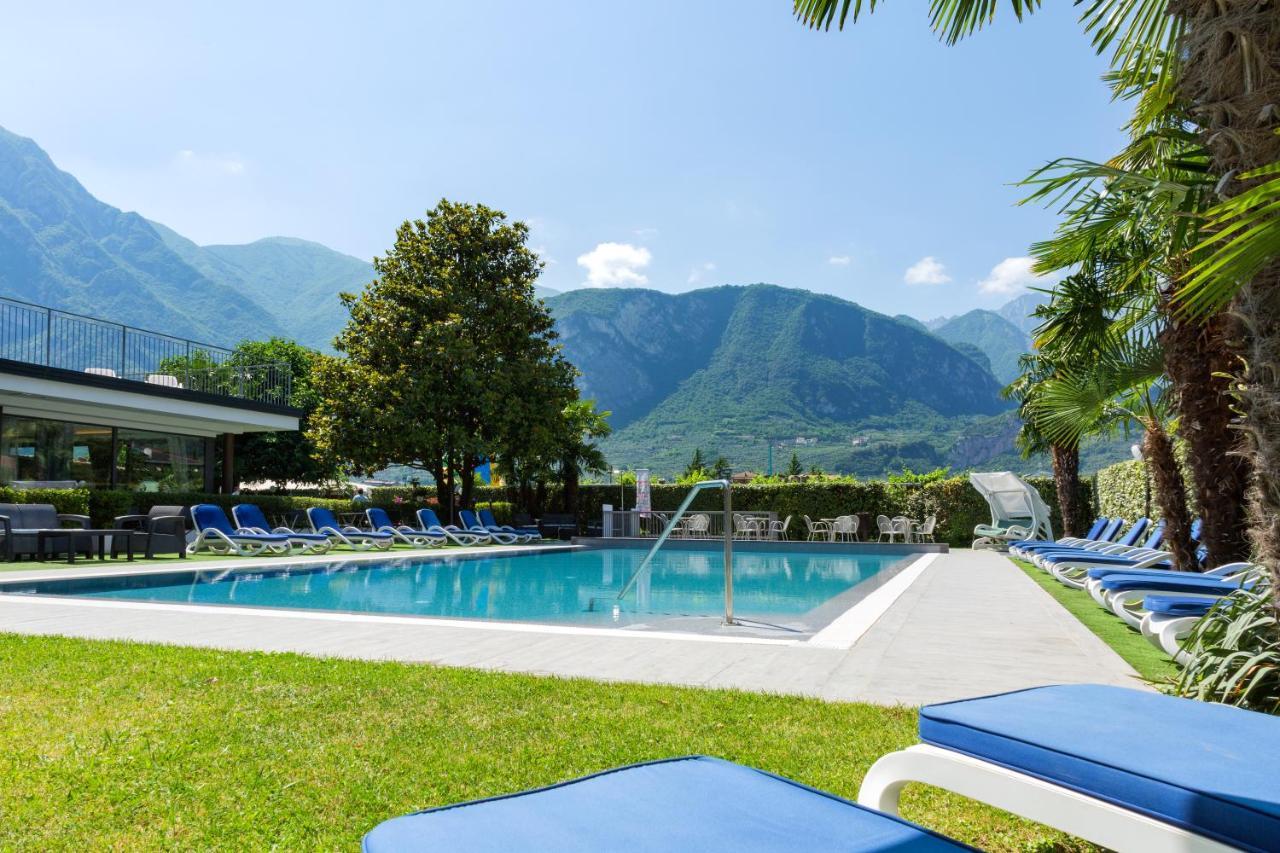 Appartamento Campagnola Mansardato Con Soppalco Riva del Garda Exteriör bild