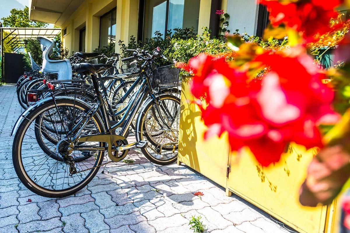Appartamento Campagnola Mansardato Con Soppalco Riva del Garda Exteriör bild