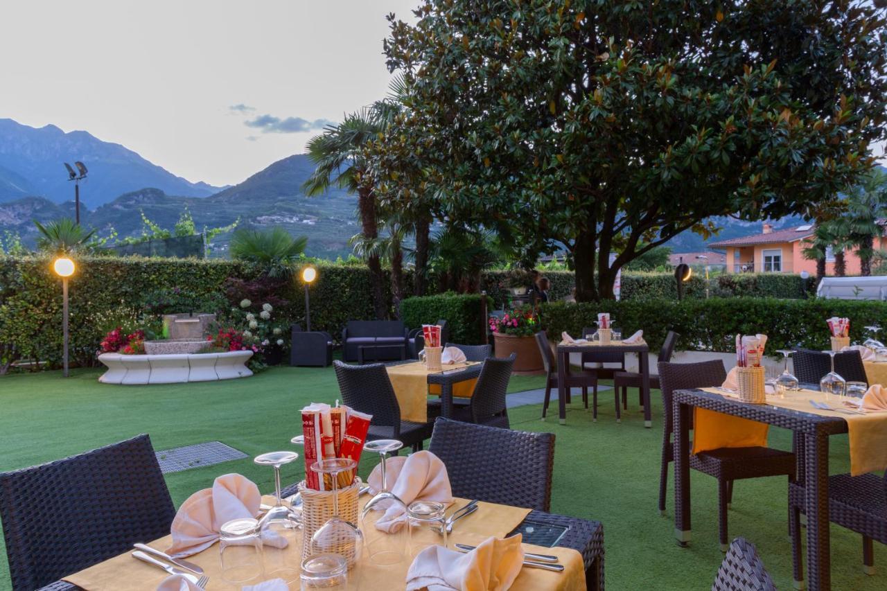 Appartamento Campagnola Mansardato Con Soppalco Riva del Garda Exteriör bild