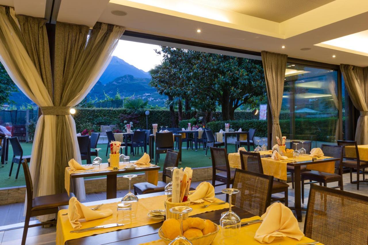 Appartamento Campagnola Mansardato Con Soppalco Riva del Garda Exteriör bild