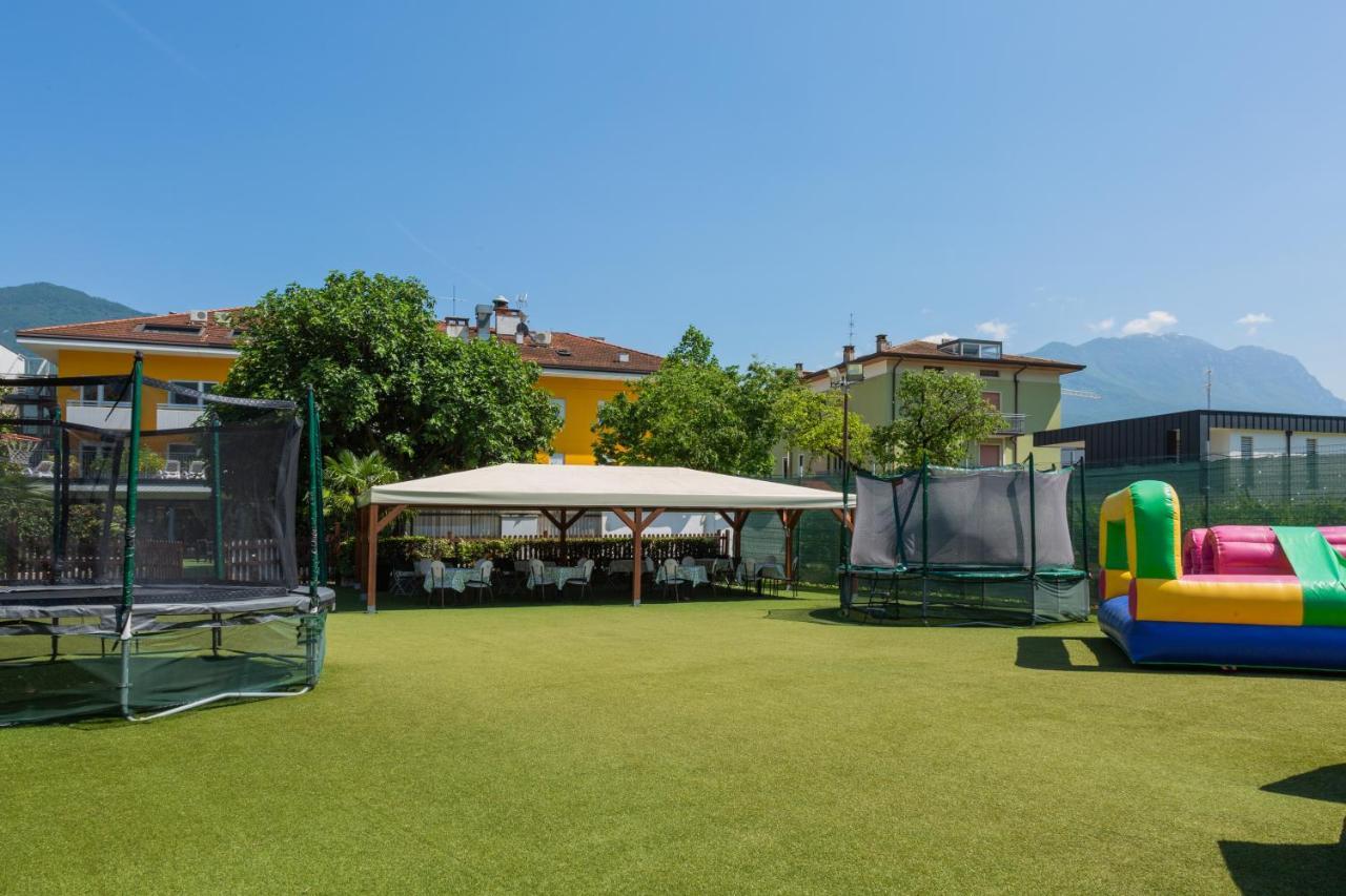 Appartamento Campagnola Mansardato Con Soppalco Riva del Garda Exteriör bild