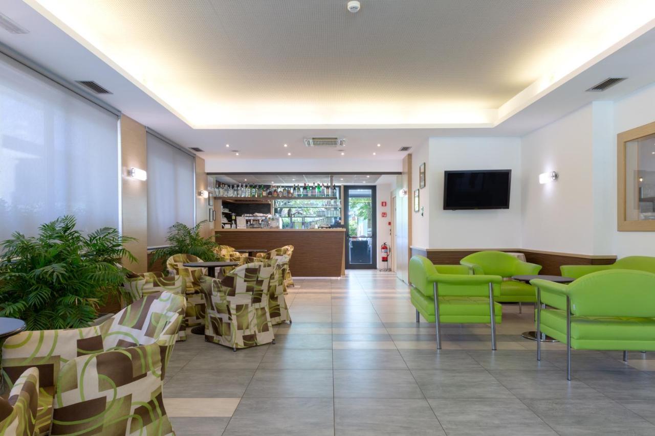 Appartamento Campagnola Mansardato Con Soppalco Riva del Garda Exteriör bild