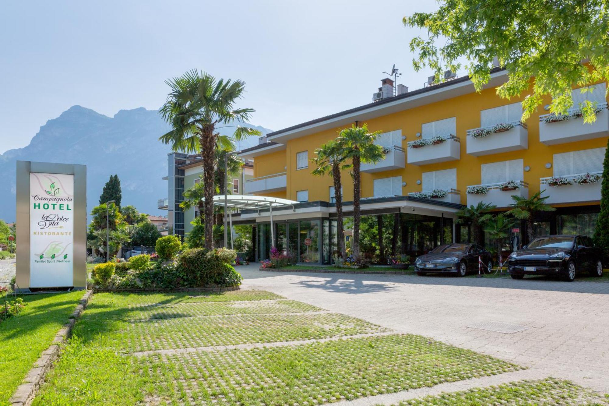 Appartamento Campagnola Mansardato Con Soppalco Riva del Garda Exteriör bild